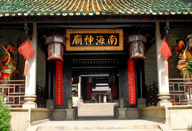 南海神庙又称波罗庙,是古代劳动人民祭海的场所,坐落在广州市黄埔